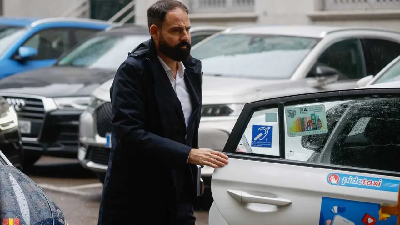 El exgerente del PSOE, Mariano Moreno Pav&oacute;n, a su llegada al Tribunal Supremo. / Alejandro Mart&iacute;nez V&eacute;lez