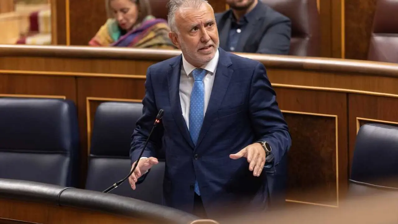 El ministro de Pol&iacute;tica Territorial y Memoria Democr&aacute;tica, &Aacute;ngel V&iacute;ctor Torres, durante una sesi&oacute;n de control al Gobierno. / Eduardo Parra