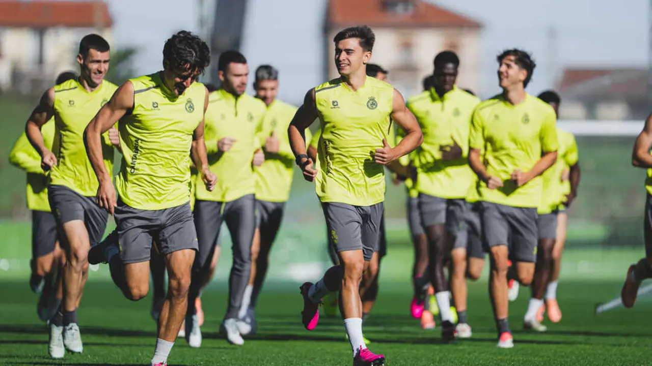 Los jugadores del Racing durante el entrenamiento de ayer. / RRC
