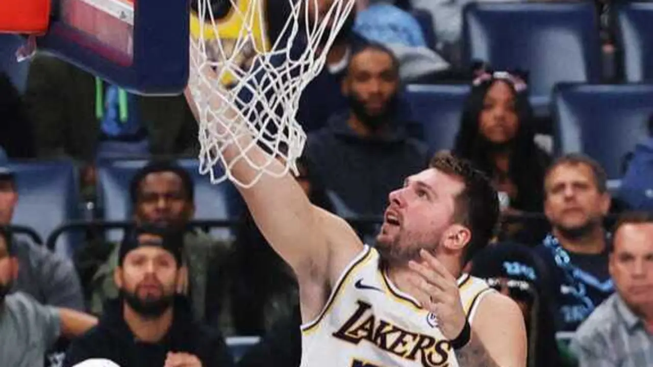 Luka Doncic durante el partido de ayer. / NBA