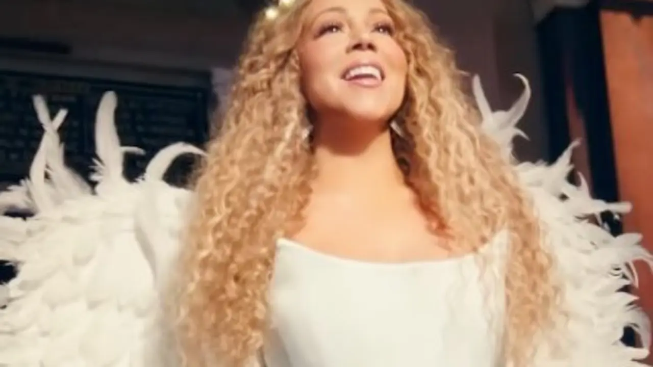 Mariah Carey en el v&iacute;deo que da la bienvenida a la navidad. / Mariah Carey