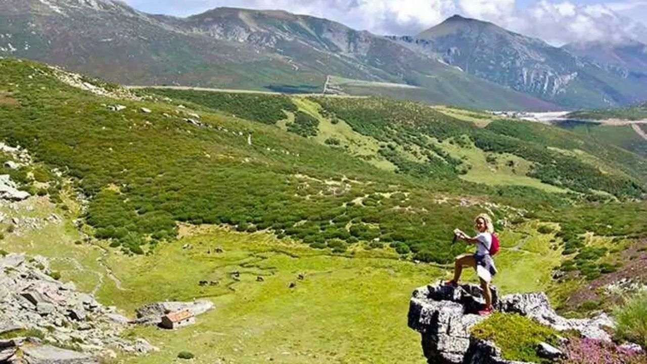En pleno sur de Cantabria, el pueblo de Candenosa se eleva por encima de 1.000 metros sobre el nivel del mar. / EP