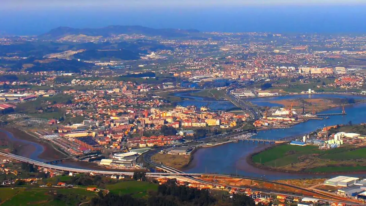 A m&aacute;s de 500 metros de altitud y rodeado de naturaleza, Pe&ntilde;a Cabarga ofrece vistas de 360 grados sobre la bah&iacute;a de Santander y los Picos de Europa. /  EP
REMITIDA / HANDOUT por AYUNTAMIENTO DE ASTILLERO
Fotograf&iacute;a remitida a medios de comunicaci&oacute;n exclusivamente para ilustrar la noticia a la que hace referencia la imagen, y citando la procedencia de la imagen en la firma
08/4/2024
