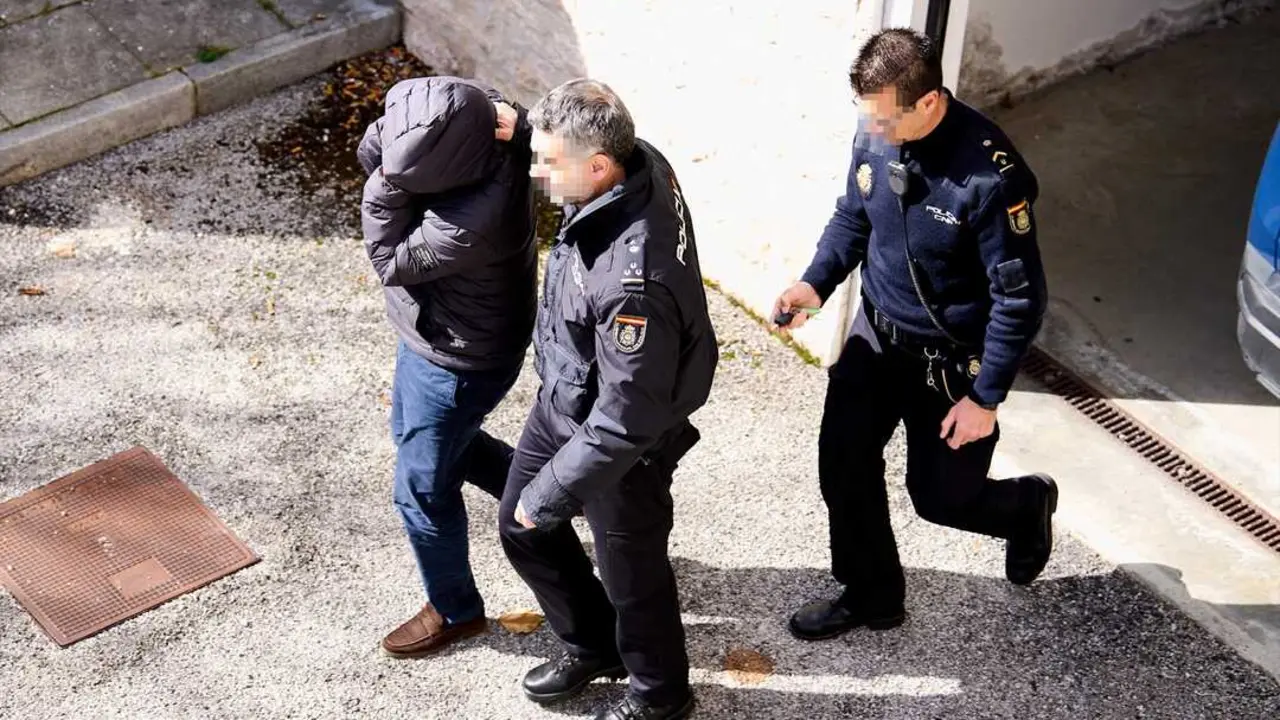 El jefe del Servicio de Carreteras de la Consejer&iacute;a de Obras P&uacute;blicas, M. A. D., a su llegada al Complejo Judicial de Las Salesas. / Juan Manuel Serrano Arce