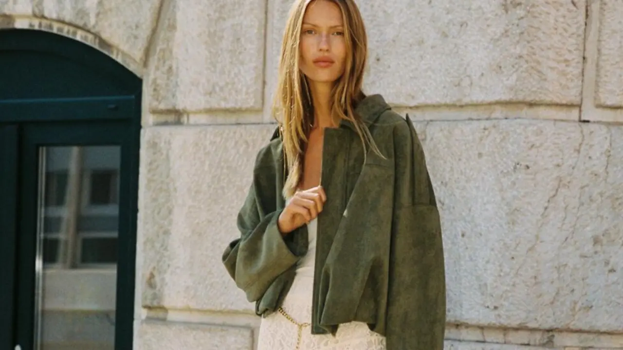 La nueva chaqueta viral de Zara es verde, de ante y est&aacute; desbancando a todas las dem&aacute;s. / zara