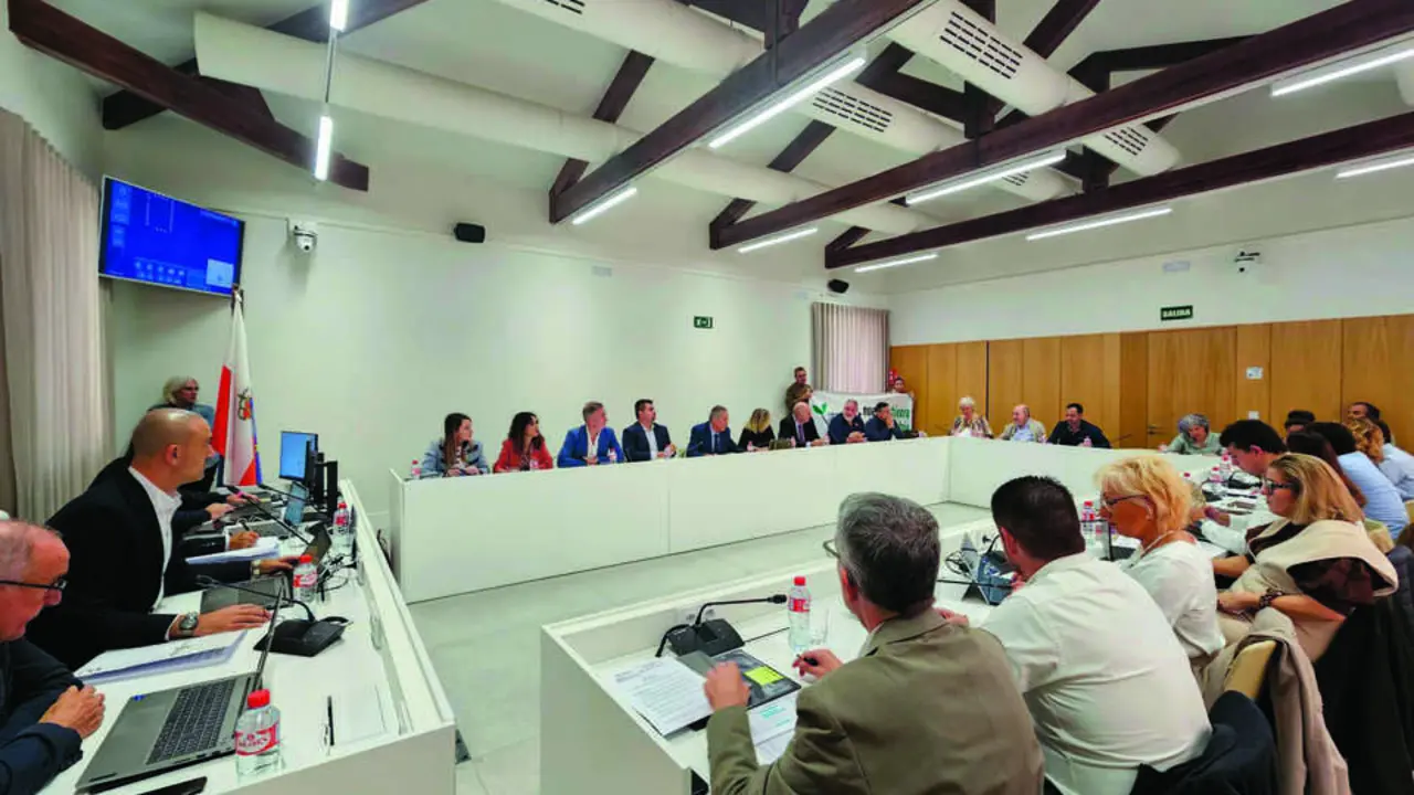 El Partido Popular abandon&oacute; el pleno de Torrelavega por discrepancias con el equipo de gobierno PRC-PSOE. / Alerta