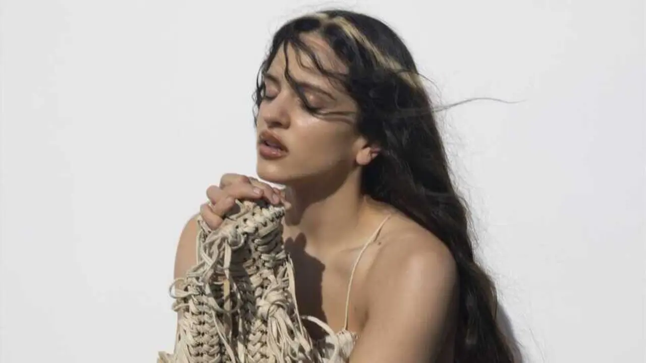 La artista Rosal&iacute;a publica este viernes su cuarto disco, 'Lux'. / EP