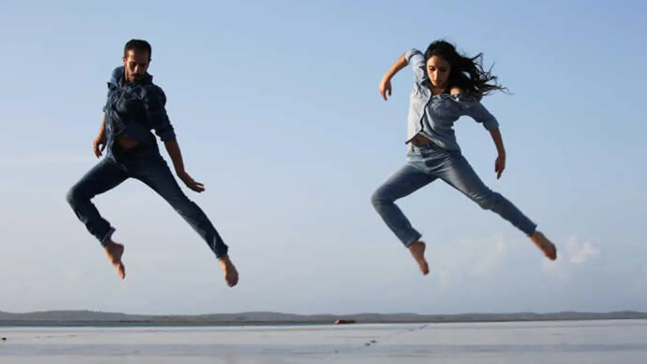 La compa&ntilde;&iacute;a del core&oacute;grafo Daniel Abreu, Premio Nacional de Danza 2014, en la obra &lsquo;M&aacute;s o menos inquietos&rsquo;.  x