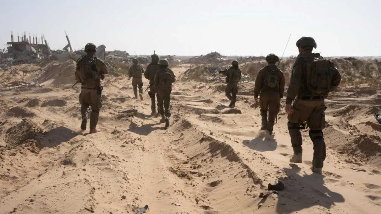 Tropas israel&iacute;es operando en la Franja de Gaza. / EP