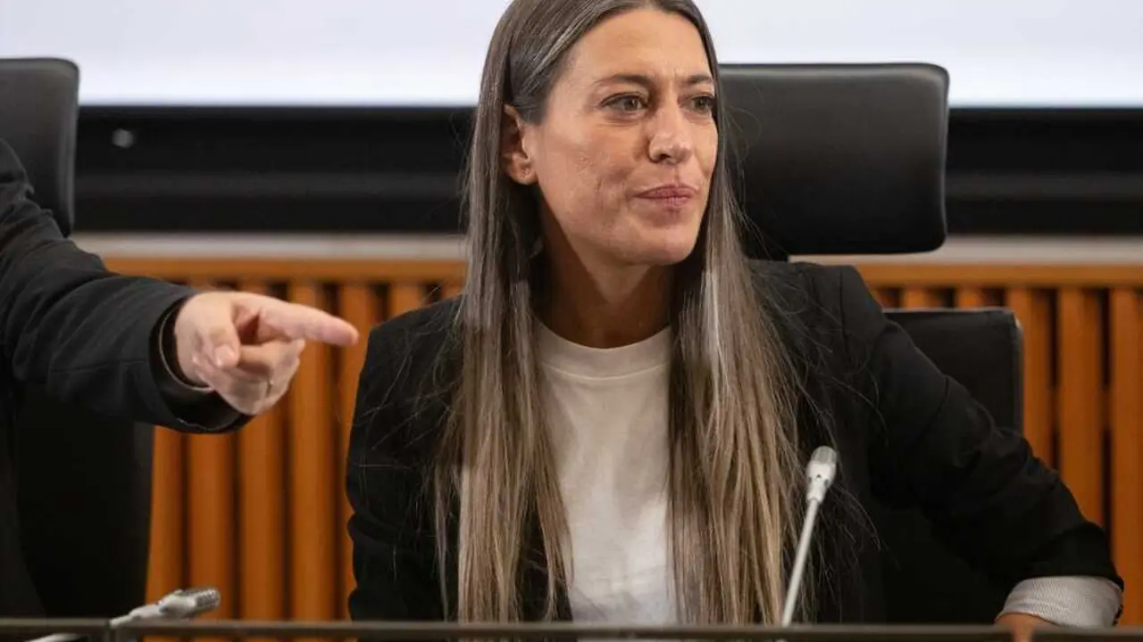 La portavoz de Junts en el Congreso, Miriam Nogueras, durante una rueda de prensa. / Eduardo Parra