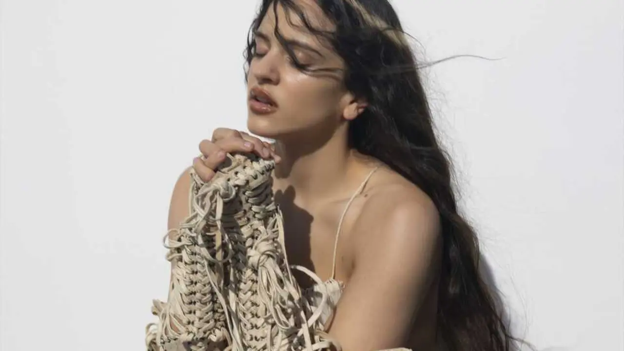 La artista Rosal&iacute;a publica hoy su cuarto disco, 'Lux'. / EP