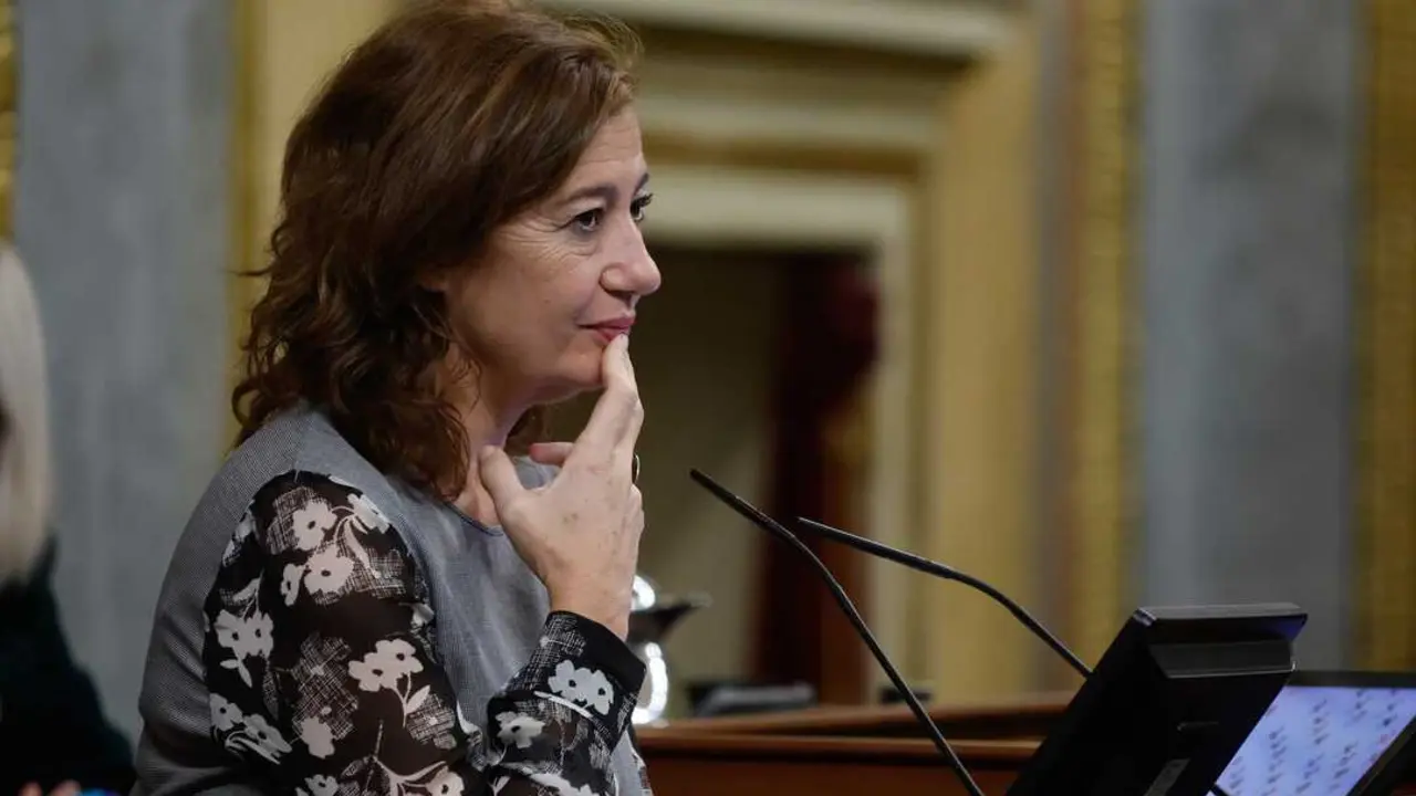 La presidenta del Congreso, Francina Armengol, durante un pleno del Congreso de los Diputados. / Alejandro Mart&iacute;nez V&eacute;lez