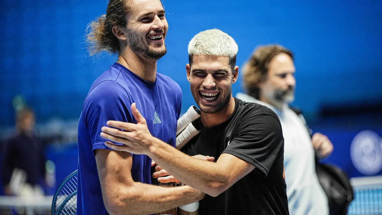 Alcaraz y Zverev durante las ATP Finals. / Marco Alpozzi