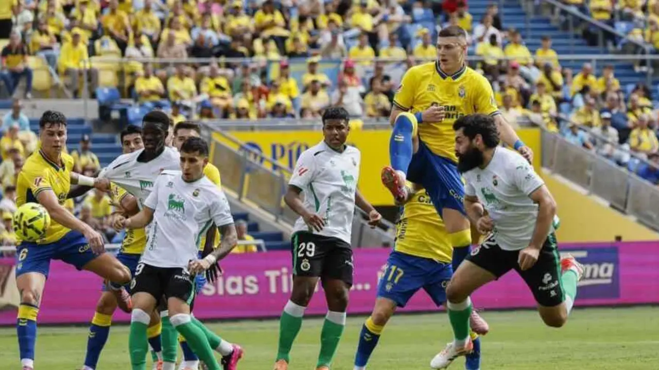 Momento del gol de Villalibre en el estadio de Gran Canaria. / L.H.