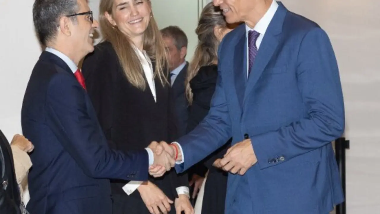 El ministro de la Presidencia, F&eacute;lix Bola&ntilde;os y el presidente del Gobierno, Pedro S&aacute;nchez. / Eduardo Parra