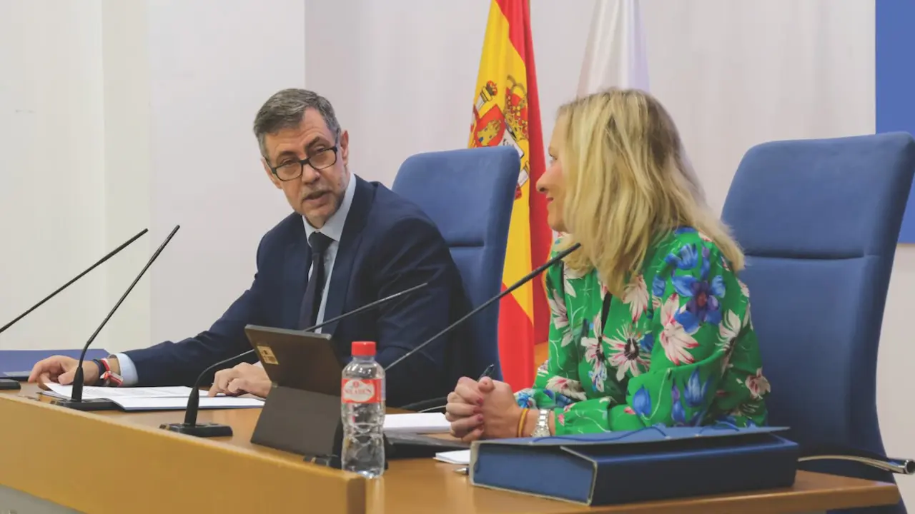 El consejero de Cultura, Turismo y Deporte, Luis Mart&iacute;nez Abad, presenta en rueda de prensa los Presupuestos de su Consejer&iacute;a. / alerta
