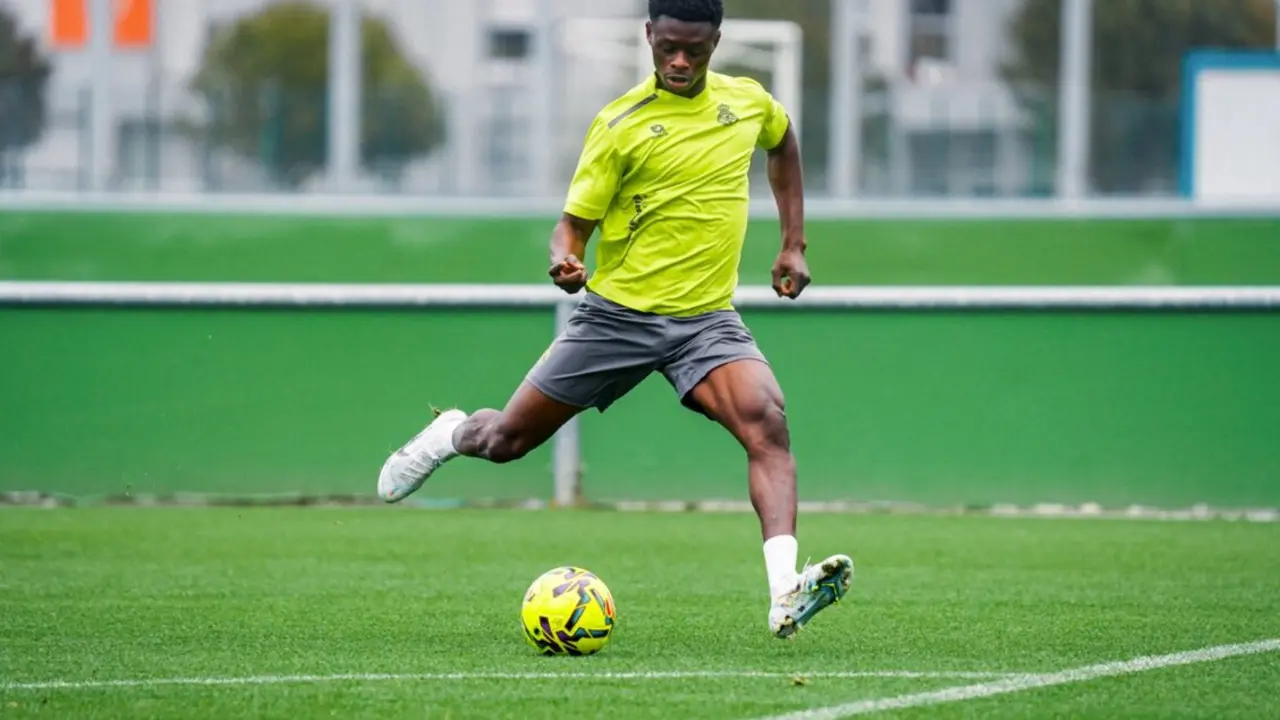 Suli durante el entrenamiento del lunes en La Albericia. / RRC