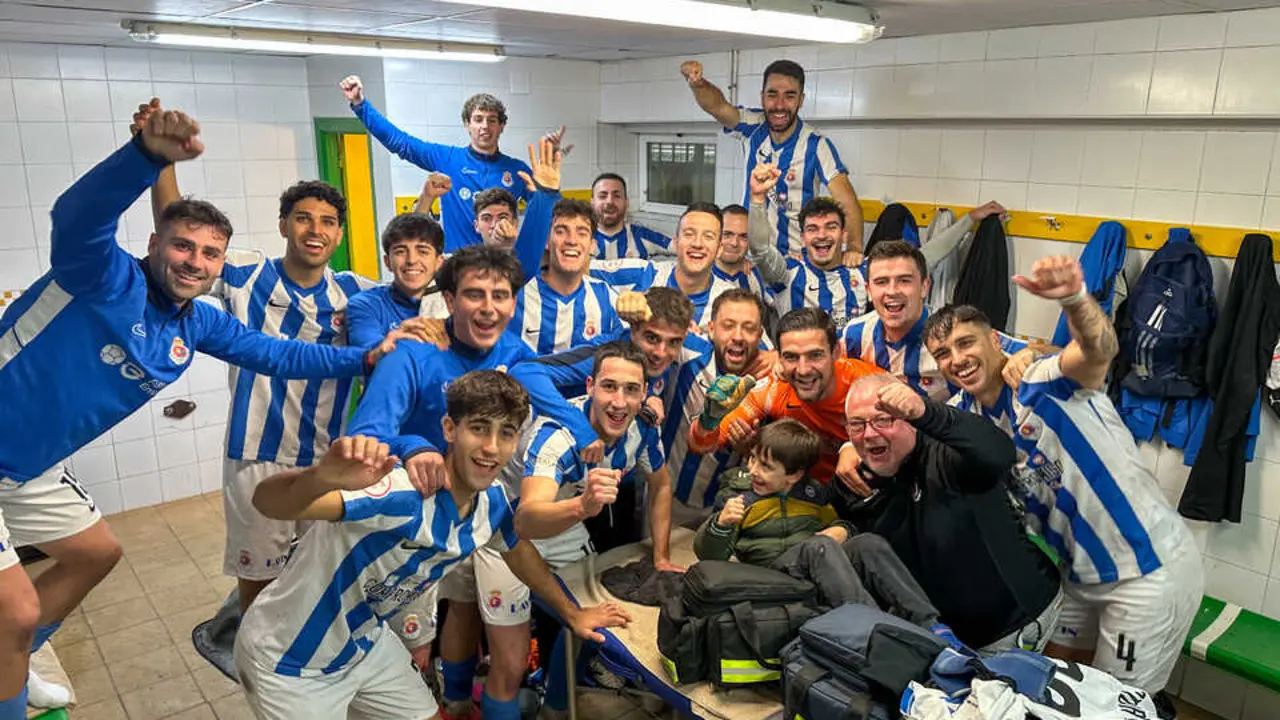 Los jugadores de la Gimn&aacute;stica celebran la victoria ante el Trope. / RSGT