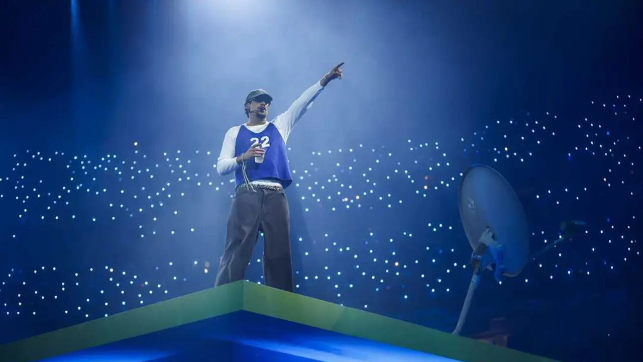 Bad Bunny durante una actuaci&oacute;n. / EP