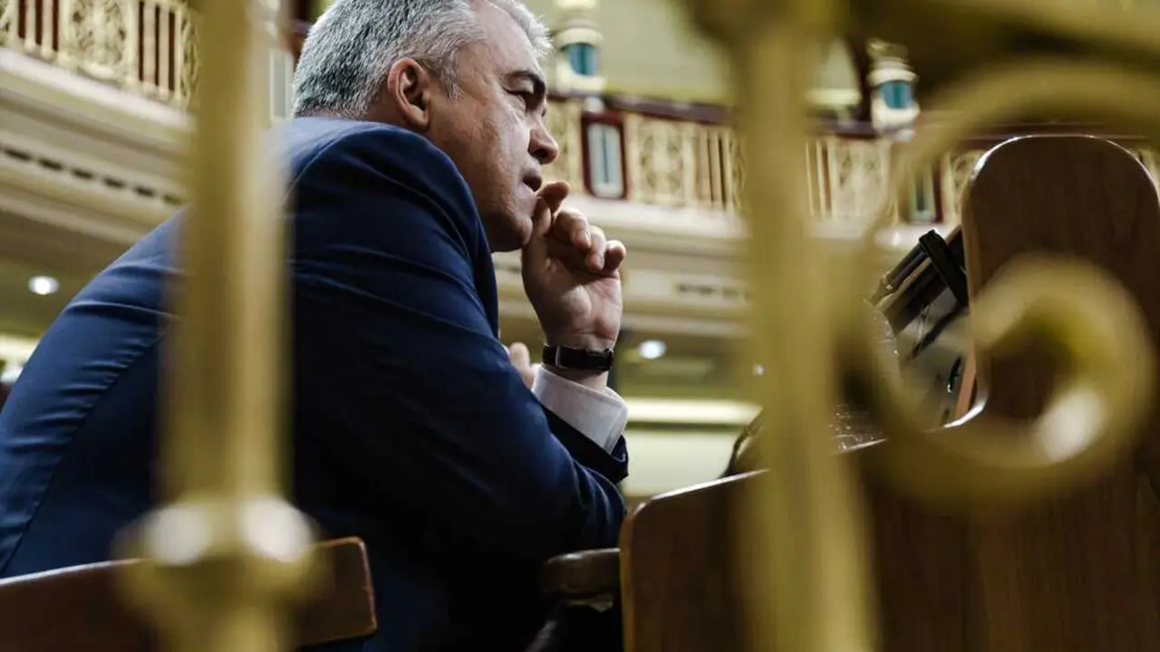 El exsecretario de Organizaci&oacute;n del PSOE, Santos Cerd&aacute;n, durante un pleno en el Congreso de los Diputados. / Carlos Luj&aacute;n