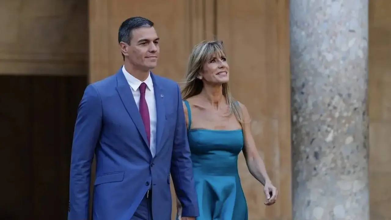 El presidente del Gobierno, Pedro S&aacute;nchez, junto a su mujer, Bego&ntilde;a G&oacute;mez. / Alex C&aacute;mara
