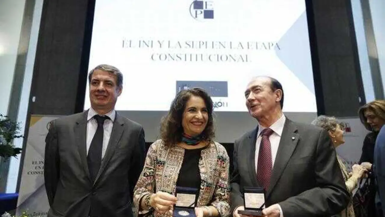 Desde la izquierda, Vicente Fern&aacute;ndez Guerrero junto a Mar&iacute;a Jes&uacute;s Montero.