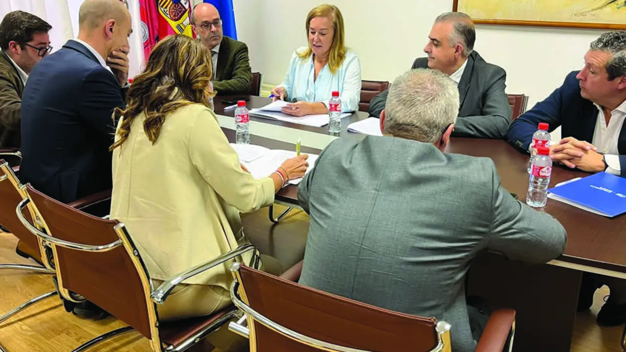 Un momento de la reuni&oacute;n entre el PP y PRC para negociar los Presupuestos regionales de 2026. / alerta
EUROPA PRESS
17/11/2025