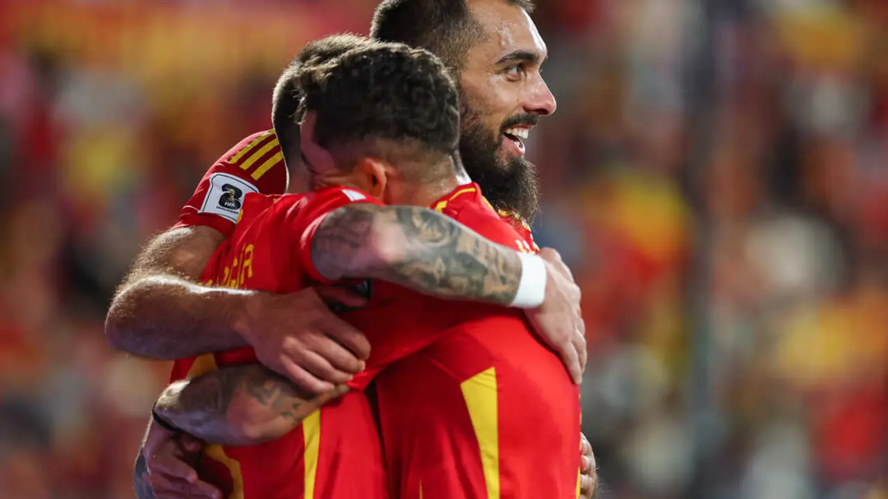 Los jugadores Aleix Garcia, Borja Iglesias y Yeremy Pino. / EP