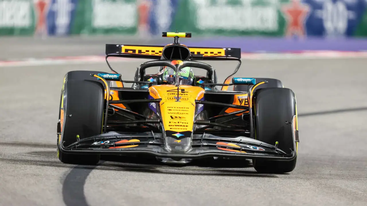 En una jornada pasada por agua y por incidentes, Lando Norris se llev&oacute; el mejor tiempo del viernes en Las Vegas. / EP