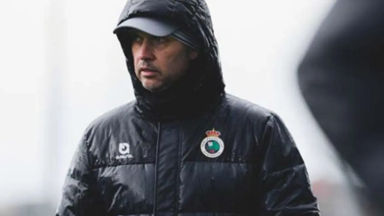 Jos&eacute; Alberto durante el entrenamiento en las instalaciones del Racing de Santander. / RRC