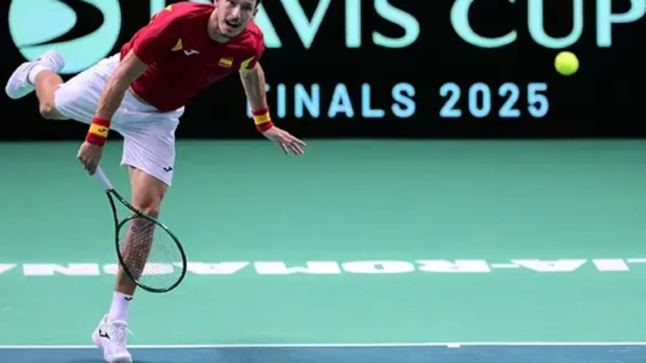 El asturiano Carre&ntilde;o Busta golpea de rev&eacute;s en uno de los largos intercambios del duelo ante el alem&aacute;n Jan-Lennard Struff.