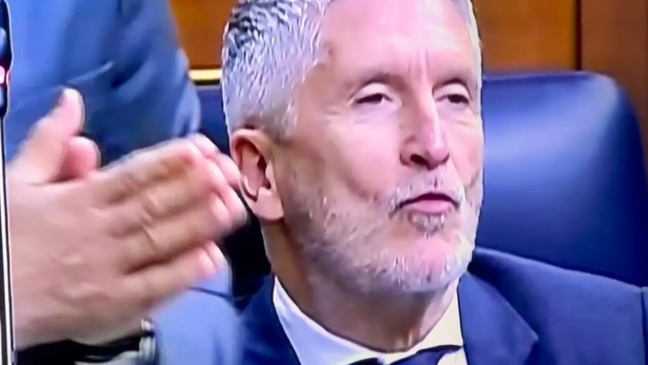 El ministro del Interior, Fernando Grande-Marlaska, fue captado por las c&aacute;maras del Congreso de los Diputados este mi&eacute;rcoles realizando una serie de gestos un tanto desafortunados que no pasaron desapercibidos.