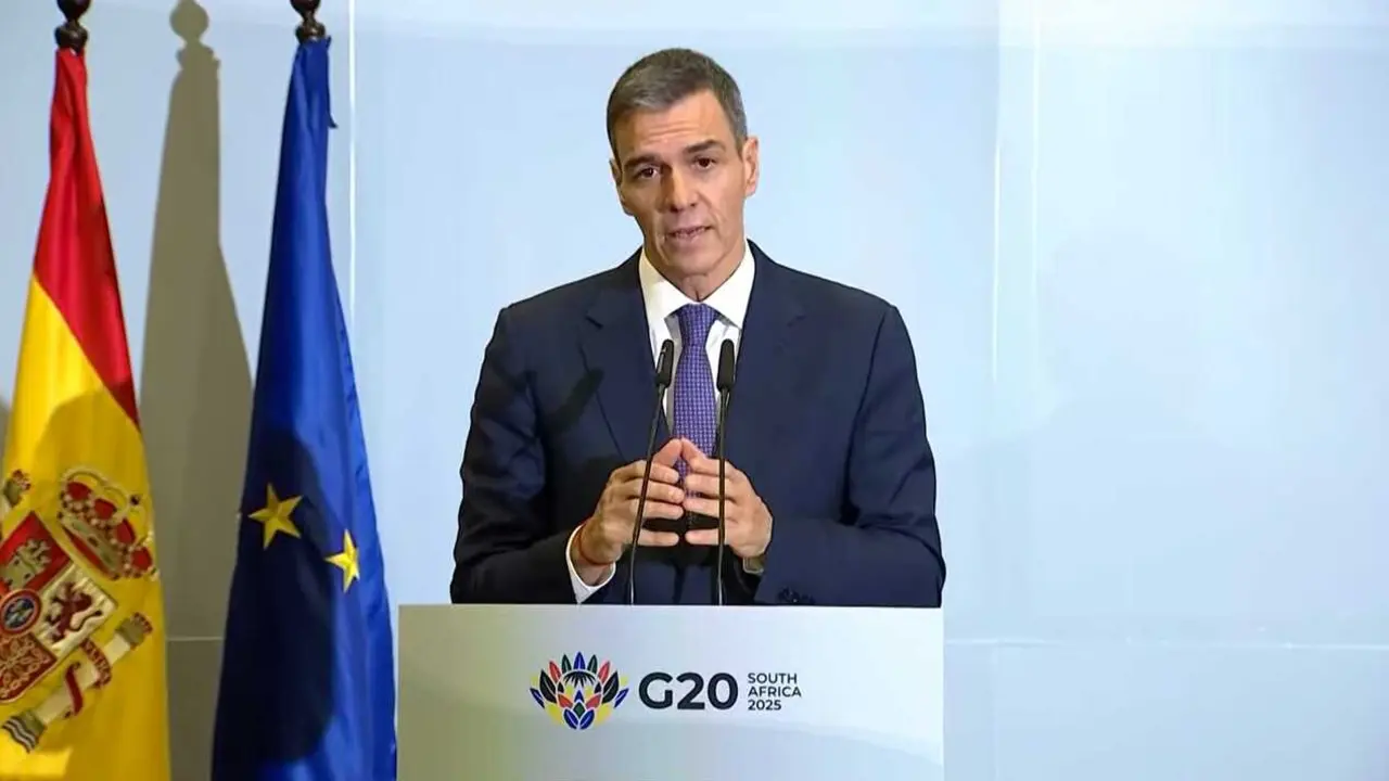 El presidente del Gobierno, Pedro S&aacute;nchez, en rueda de prensa desde Johannesburgo. / EP