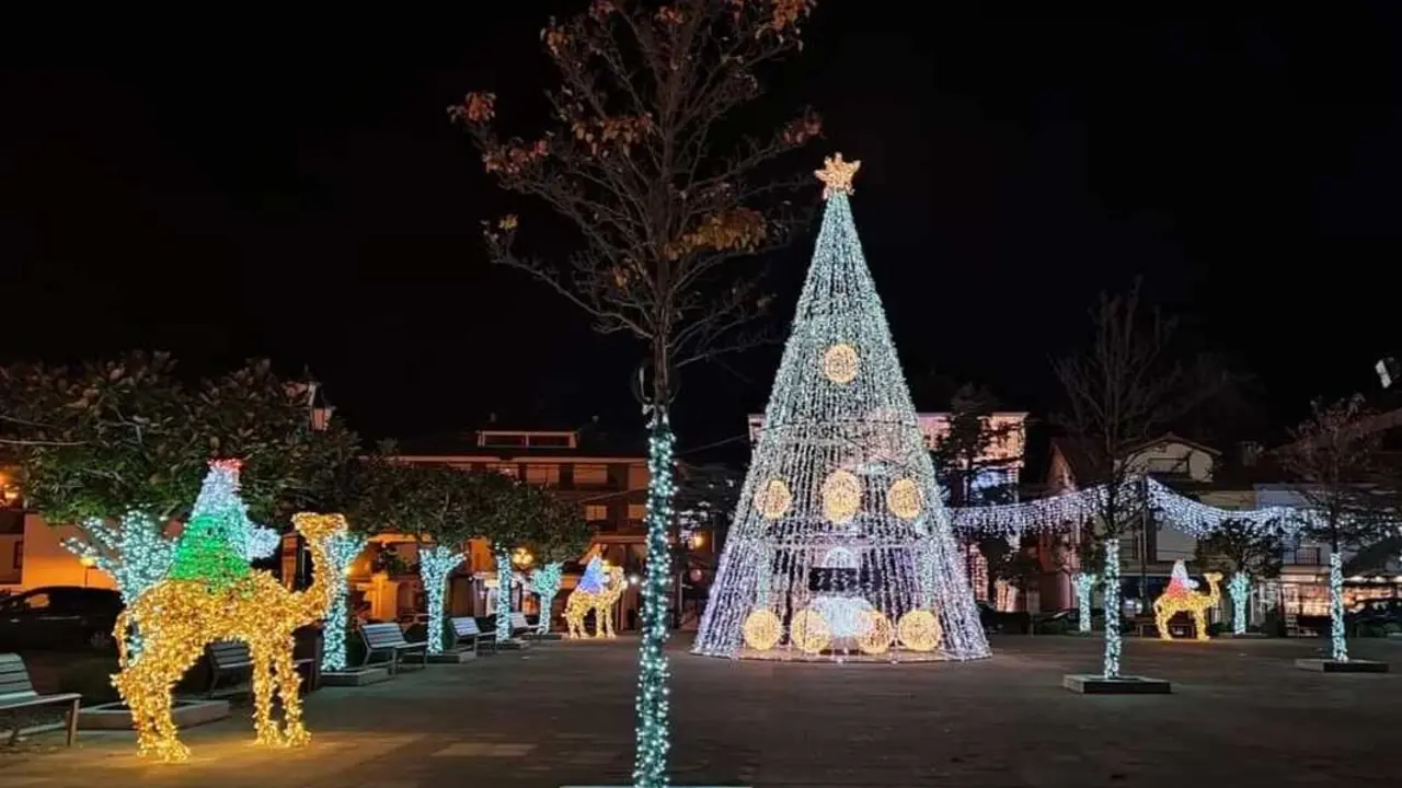 Luces de Navidad en Suances. / A.E