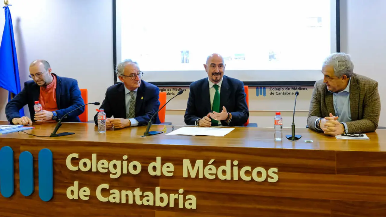 C&eacute;sar Pascual, consejero de Salud de Cantabria, durante la presentaci&oacute;n del Plan de Salud 2025-2029 en el Colegio de M&eacute;dicos. / alerta