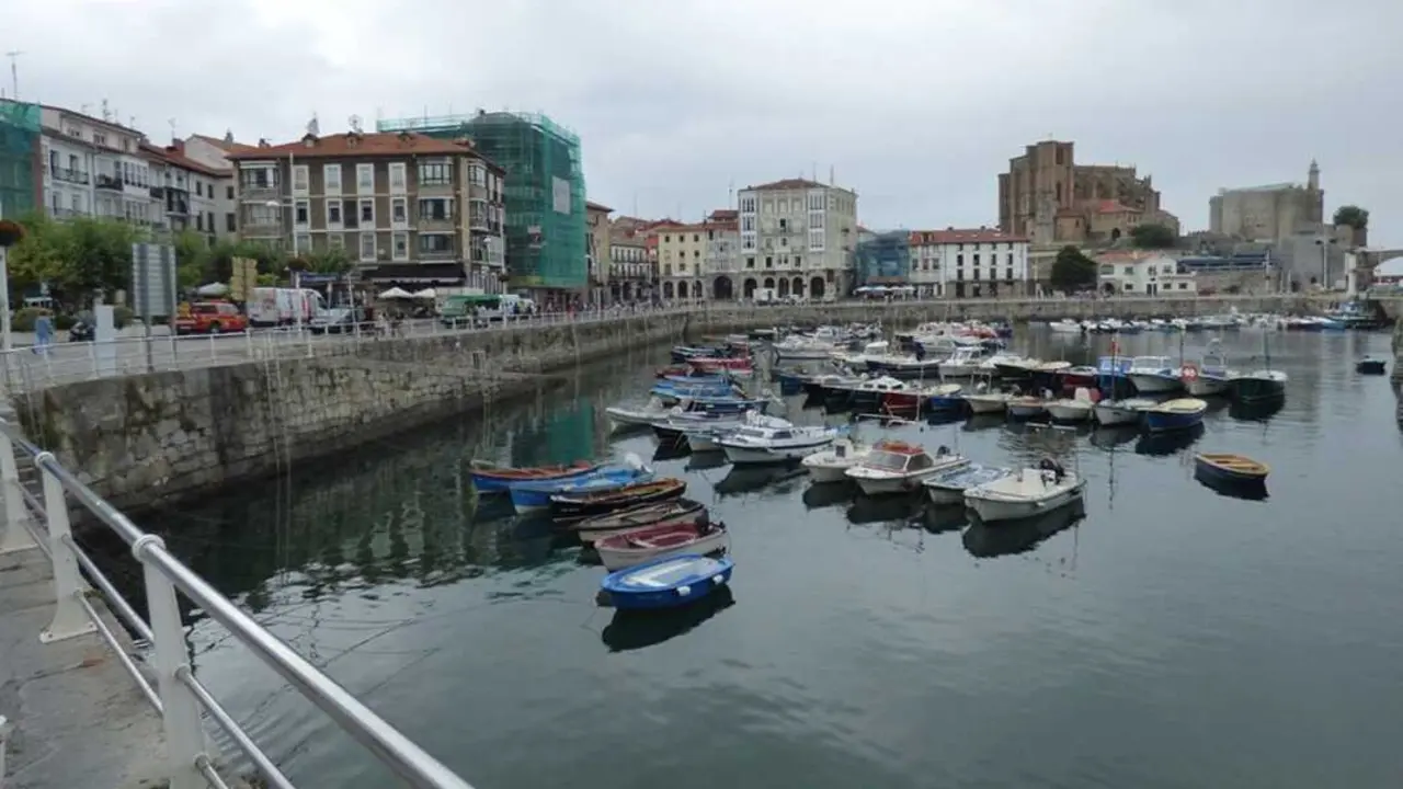 Entre las villas marineras del norte, hay una que parece a medio camino no solo entre Bilbao y Santander, sino tambi&eacute;n entre la est&eacute;tica vasca y la historia c&aacute;ntabra. / EP