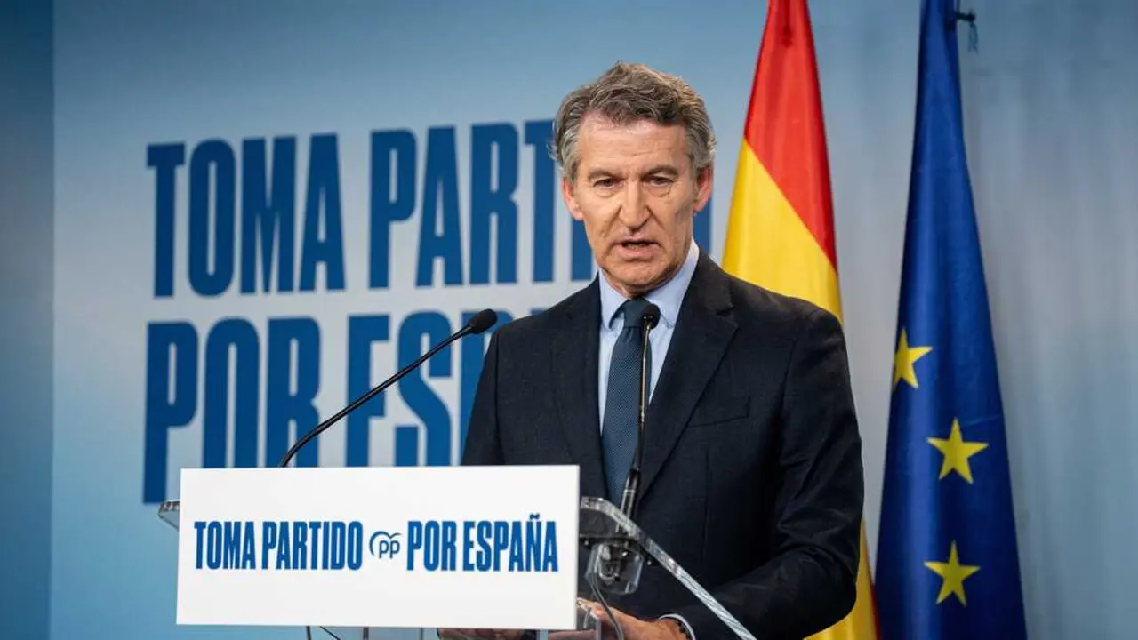 El presidente del Partido Popular, Alberto N&uacute;&ntilde;ez Feij&oacute;o, ofrece una declaraci&oacute;n p&uacute;blica sobre la decisi&oacute;n del Tribunal Supremo de enviar a prisi&oacute;n al exministro de Transportes, Jos&eacute; Luis &Aacute;balos, y su ex asesor Koldo Garc&iacute;a, en la sede nacional del PP, a 27 de noviembre de 2025, en Madrid (Espa&ntilde;a). El TS env&iacute;a a &Aacute;balos y Koldo a prisi&oacute;n por riesgo "extremo" de fuga ante el juicio por la trama de mascarillas. Act&uacute;a a petici&oacute;n de la Fiscal&iacute;a Anticorrupci&oacute;n y de las acusaciones populares lideradas por el PP.
Fecha: 27/11/2025. leer menos

Firma: Gabriel Luengas / Europa Press
Personajes: ALBERTO N&Uacute;&Ntilde;EZ FEIJ&Oacute;O