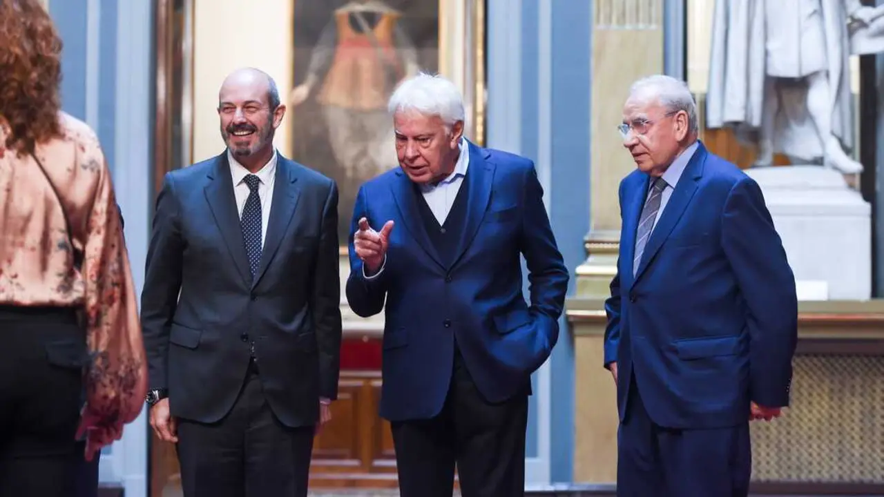 Homenaje a Javier Lamb&aacute;n en el Senado
Pedro Roll&aacute;n, Felipe Gonz&aacute;lez y Alfonso Guerra durante el acto de homenaje a Javier Lamb&aacute;n celebrado en el Senado, el 27 de noviembre de 2025 en Madrid.
Firma: Gustavo Valiente / Europa Press