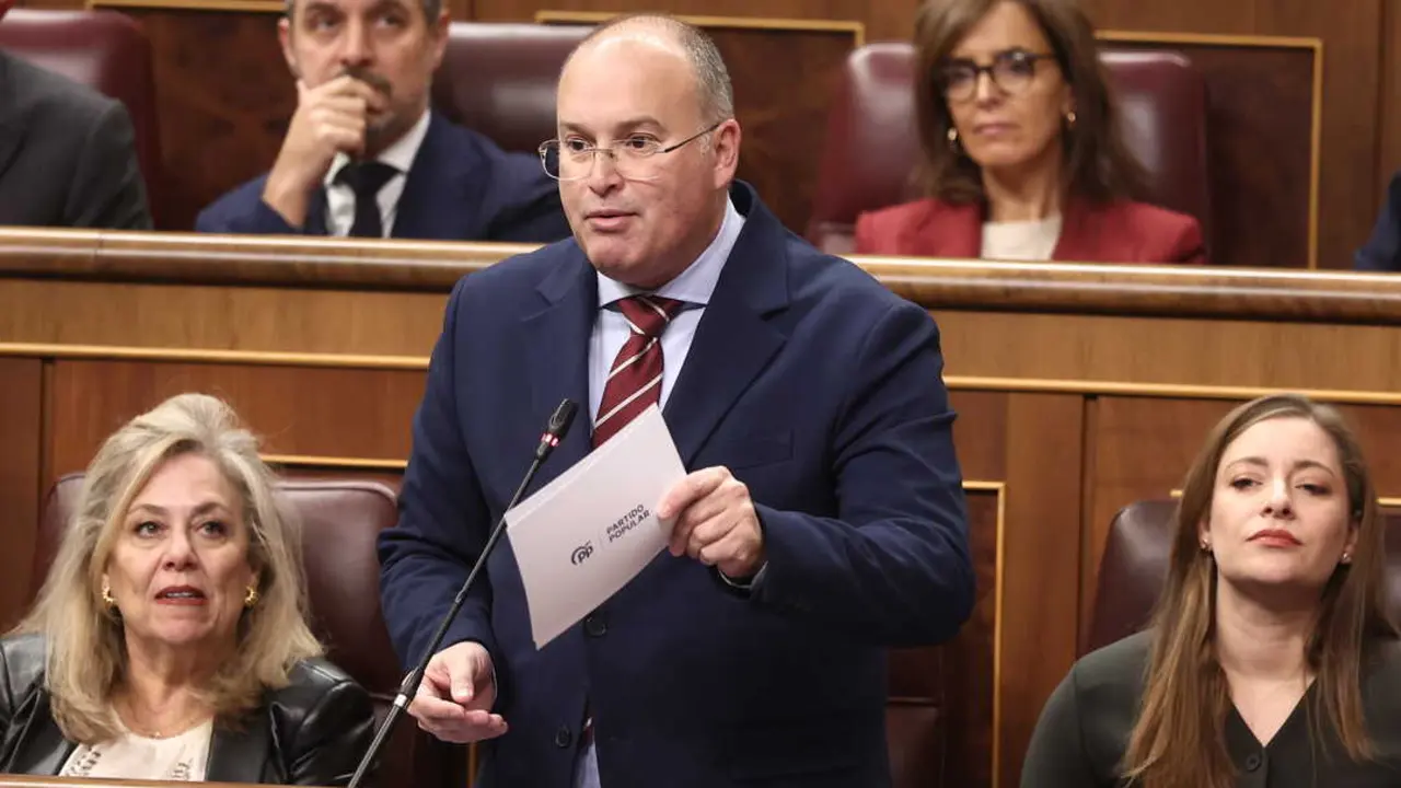 El secretario general del PP, Miguel Tellado, durante una sesi&oacute;n de control al Gobierno. / EP