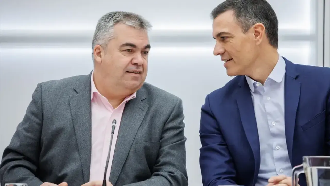 Santos Cerd&aacute;n y Pedro S&aacute;nchez | Alejandro Mart&iacute;nez V&eacute;lez / Europa Press