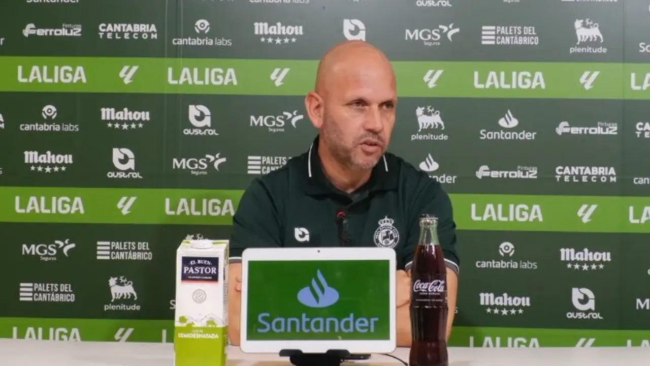 Jos&eacute; Alberto, t&eacute;cnico del Racing, en rueda de prensa previa al duelo copero ante la Ponferradina.