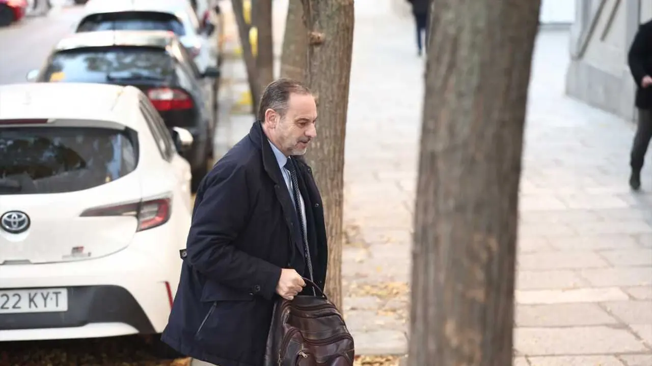 El exministro Jos&eacute; Luis &Aacute;balos a su llegada al Tribunal Supremo. / Eduardo Parra