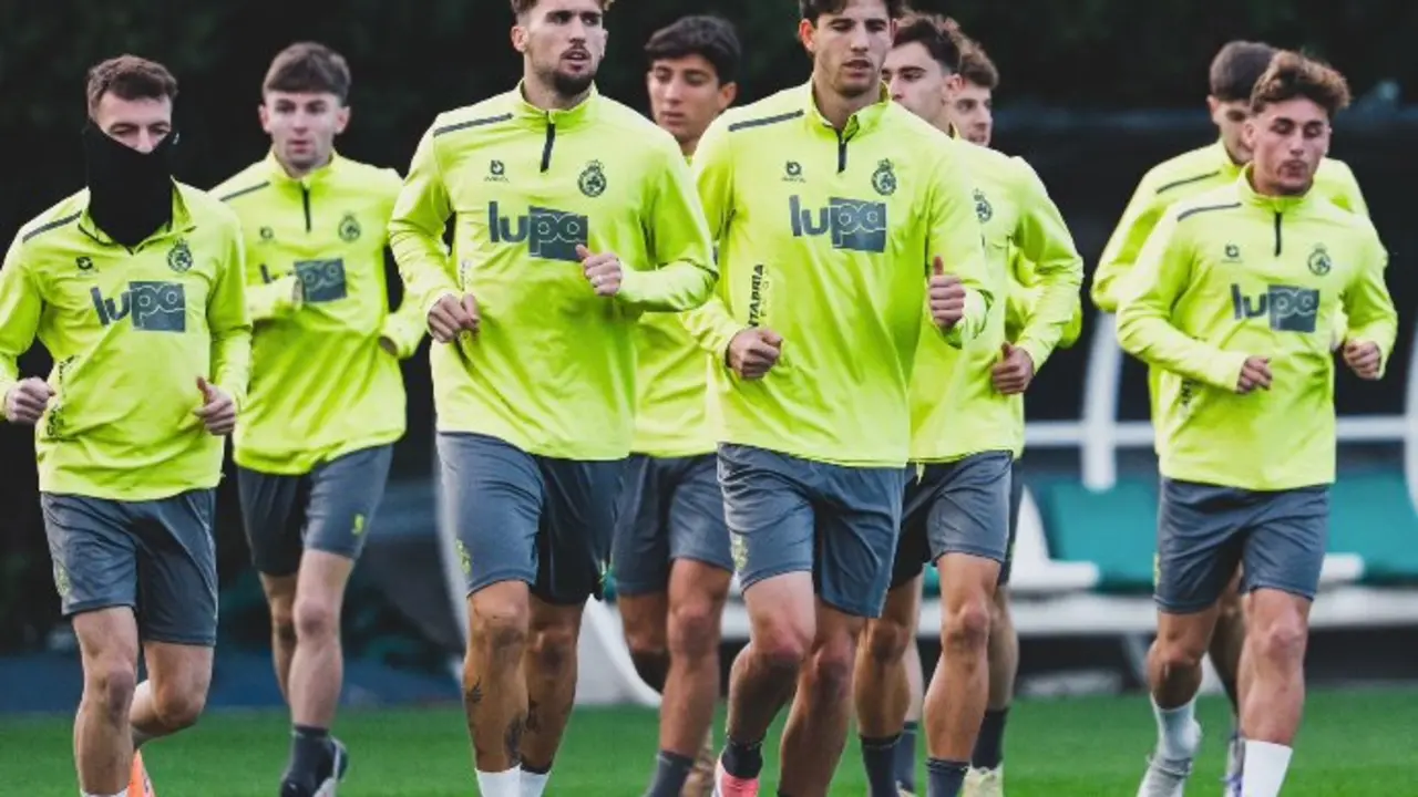 Los jugadores del Racing durante el entrenamiento de ayer. / RRC