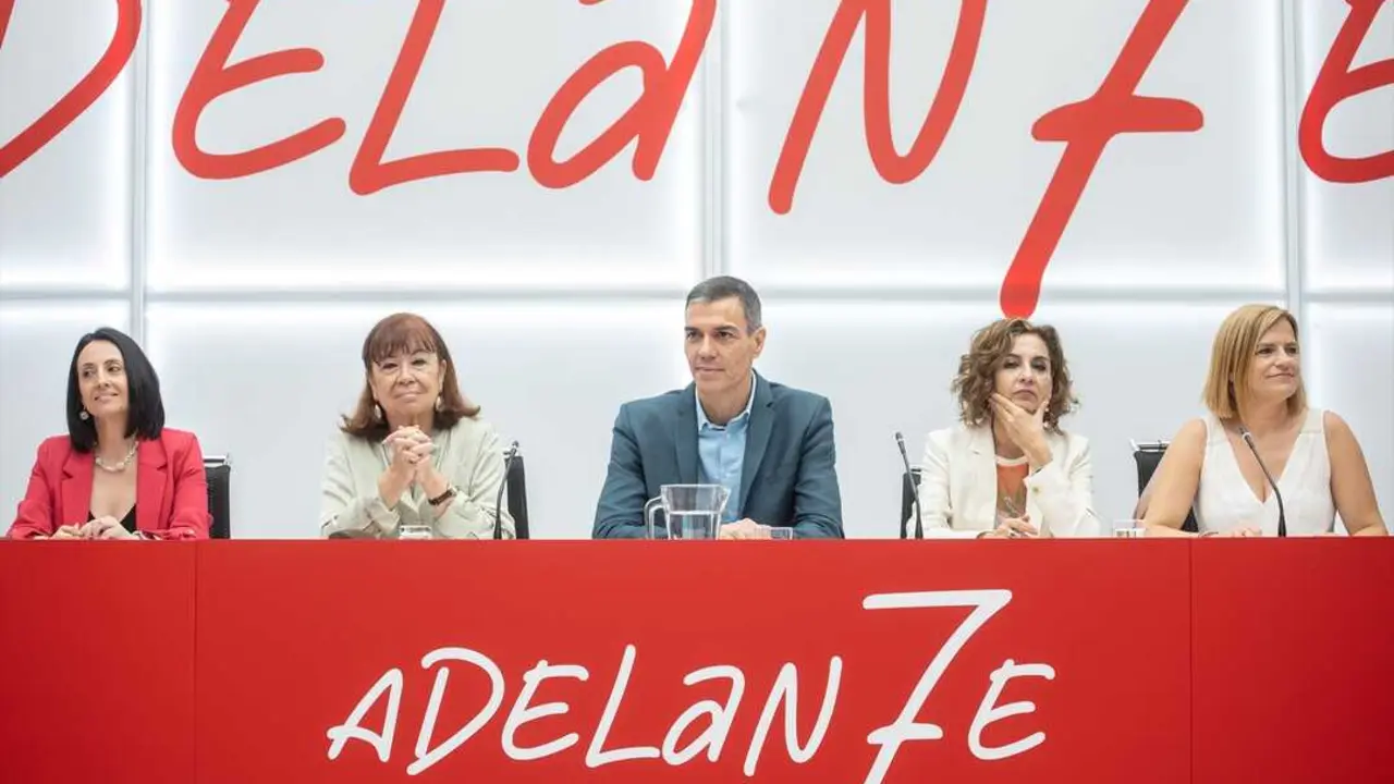 L&iacute;deres del PSOE durante la reuni&oacute;n de la Comisi&oacute;n Ejecutiva Federal. / Alejandro Mart&iacute;nez V&eacute;lez
