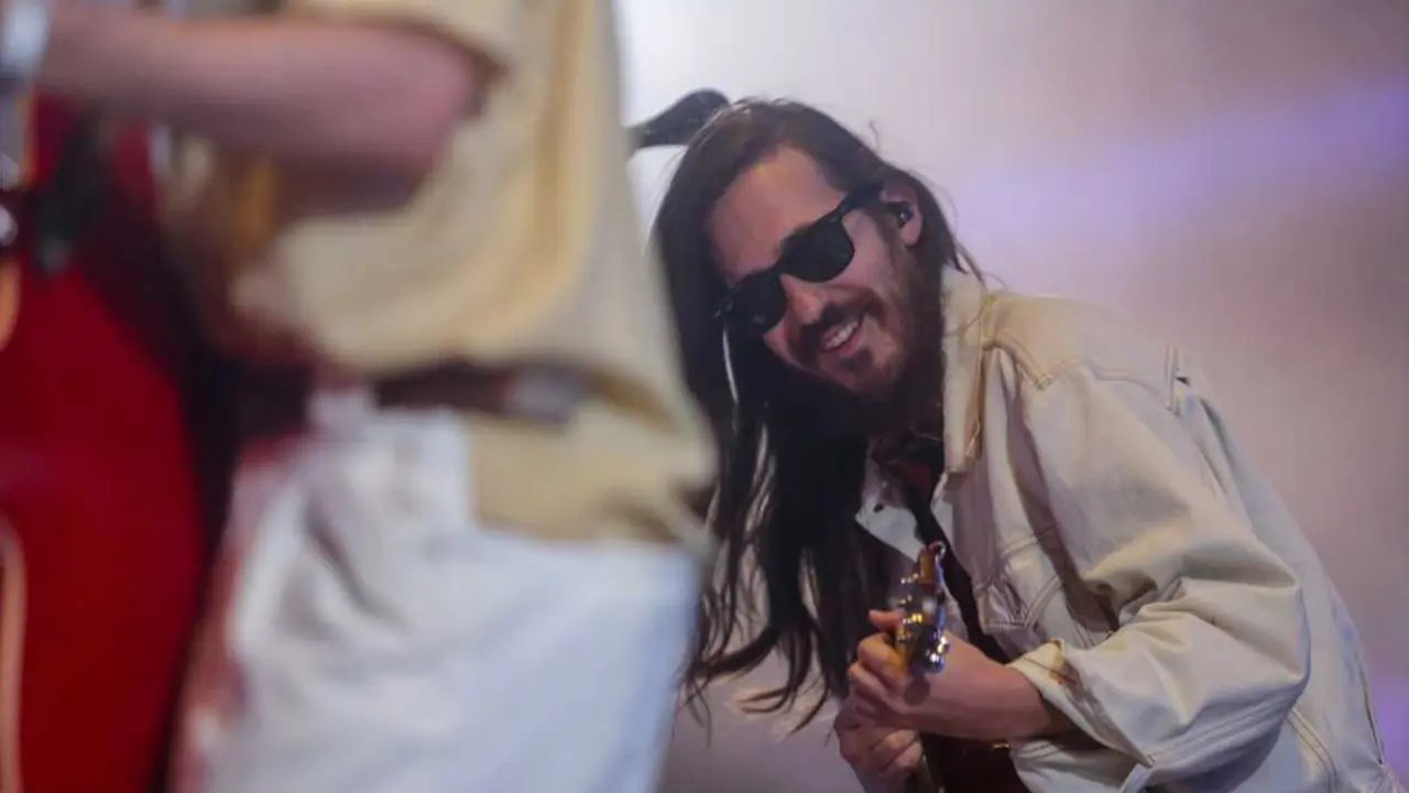 El cantante Carlos Sadness. EP