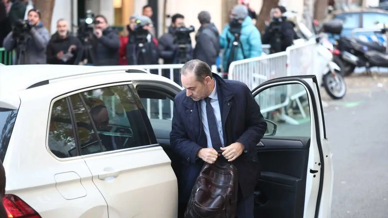 El exministro Jos&eacute; Luis Abalos a su llegada al Tribunal Supremo. / Eduardo Parra