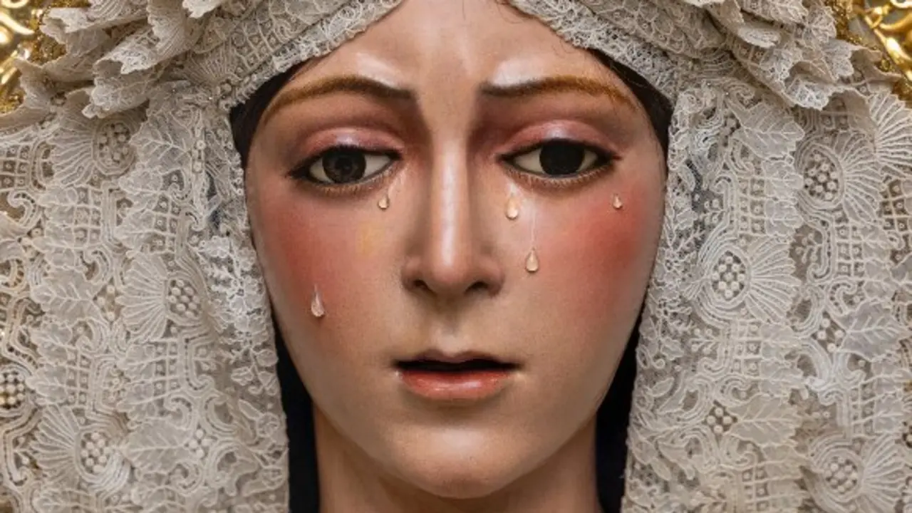 La Virgen de la Esperanza Macarena ha vuelto a presidir su Bas&iacute;lica. / @Hdad_Macarena