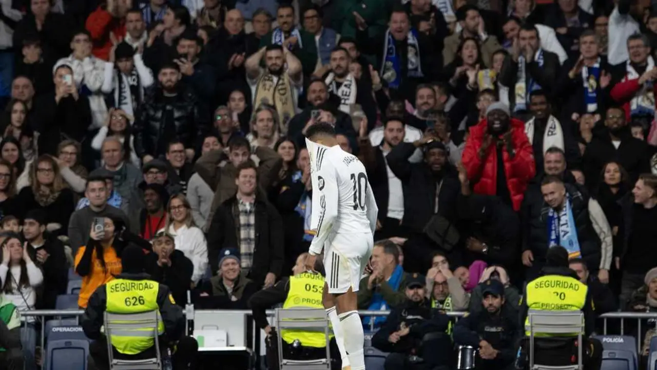 Mbapp&eacute; se lamenta tras la derrota en el Bernab&eacute;u. / EP