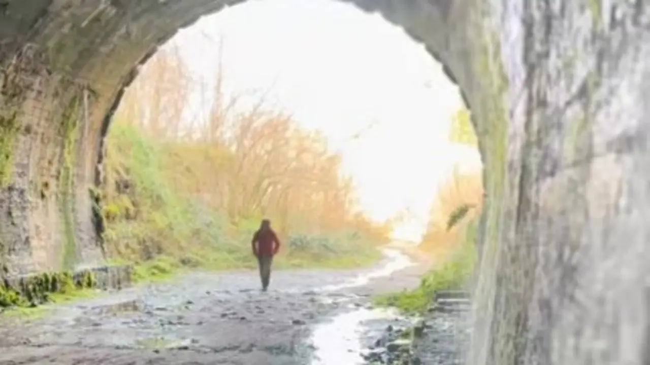 Durante d&eacute;cadas, cientos de presos excavaron a mano un t&uacute;nel de casi siete kil&oacute;metros entre Cantabria y Burgos. / @todorutas