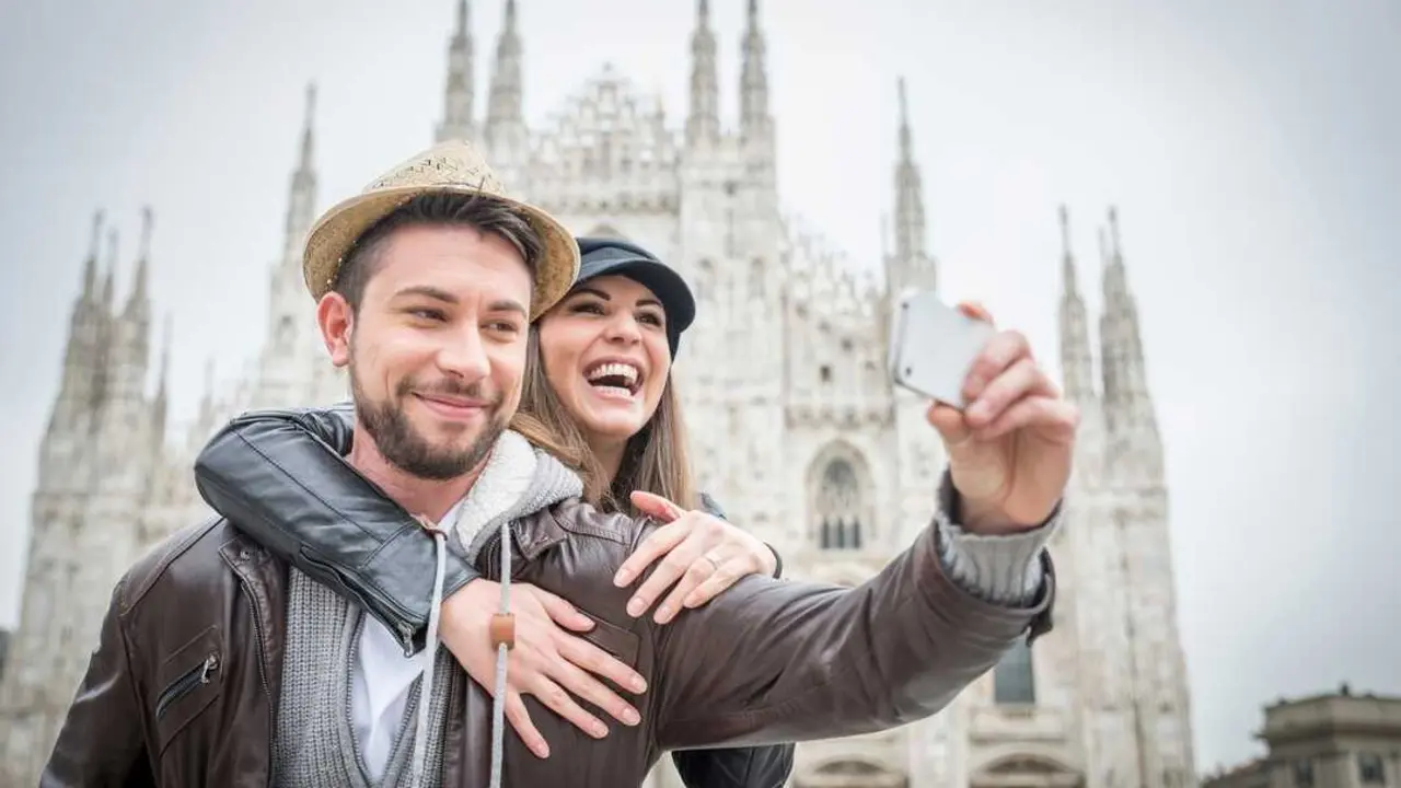 Dos personas haciendo un selfie. / EP / Archivo